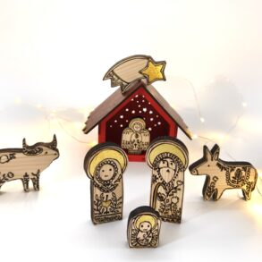 Belén en madera de pino con pan de oro