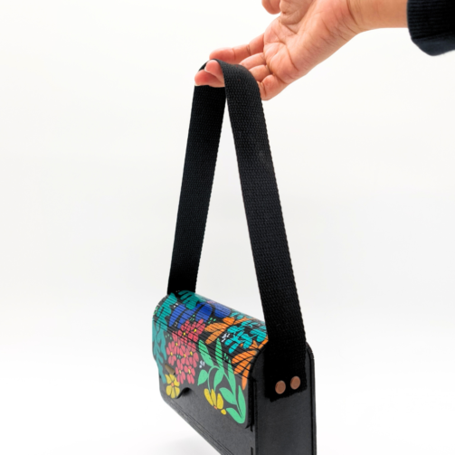 Cartera de madera pintada oval